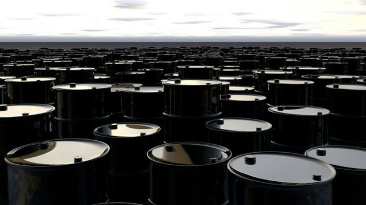 Petróleo cierra con precio por barril por encima de los 110 dólares
